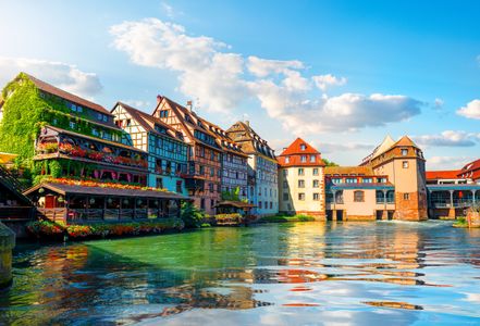 Charming Riverside Houses — 500-piece jigsaw puzzle