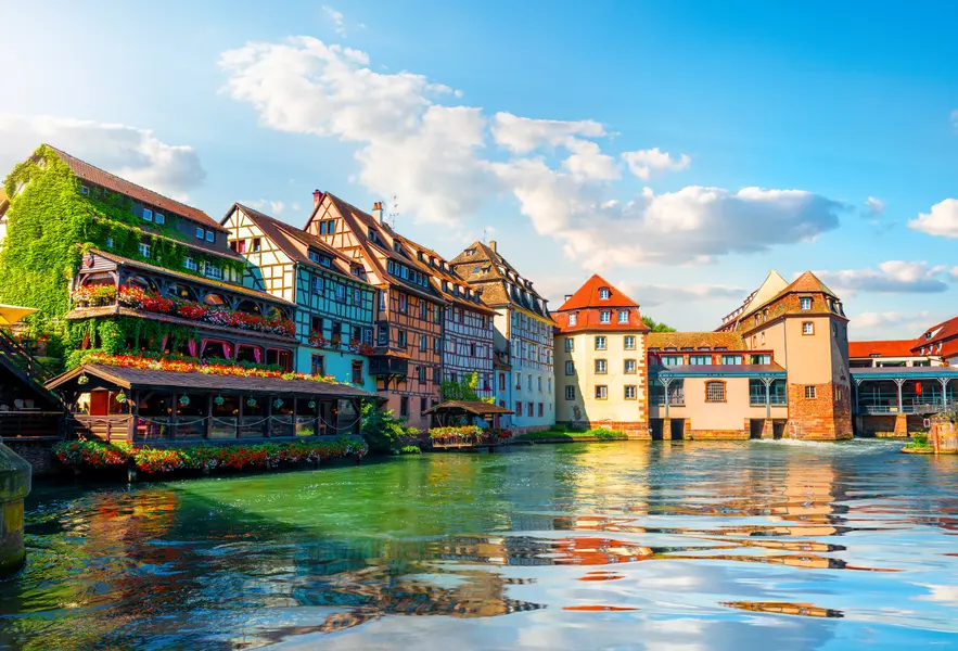Charming Riverside Houses — 500-piece jigsaw puzzle