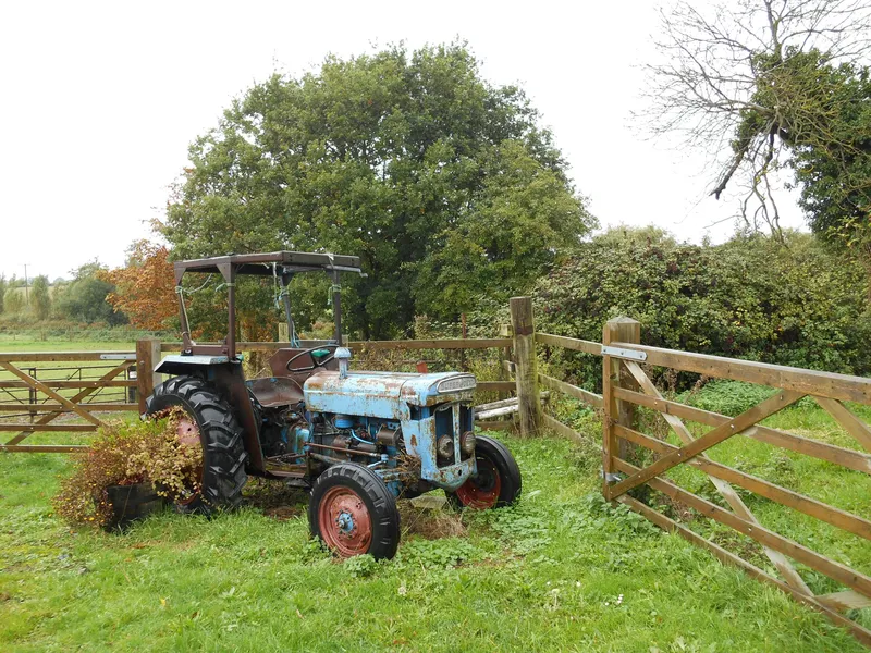 Rustic Tractor Retreat — 150-piece jigsaw puzzle