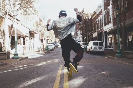 Urban Dance Leap — 400-piece jigsaw puzzle