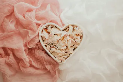 Heartfelt Petal Embrace — 300-piece jigsaw puzzle