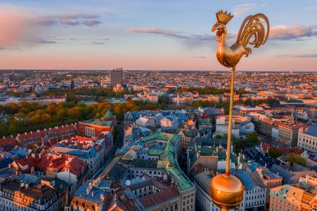 Golden Rooster Over Cityscape — 200-piece jigsaw puzzle