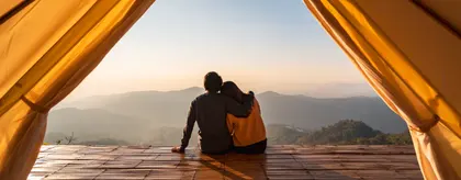 Czuły objęcie w górach — 100-elementowe puzzle
