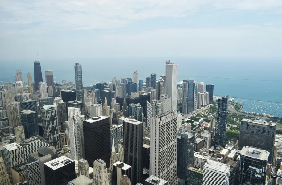 Skyline en uitzicht op het meer — 64-stukjes legpuzzel