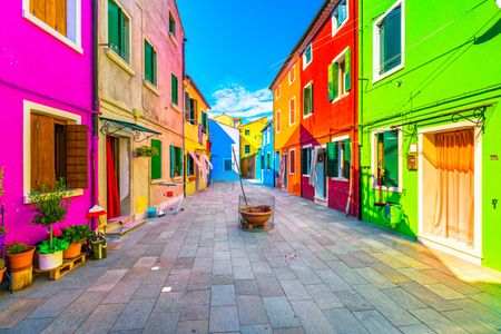 Vibrant Alleyway — 200-piece jigsaw puzzle