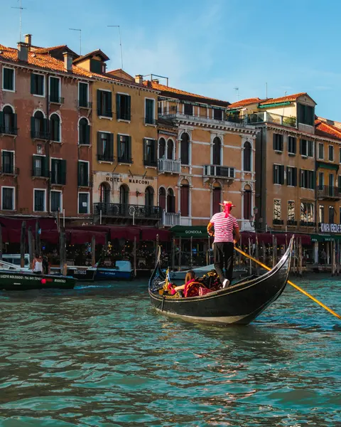 Venetian Gondola Ride — 400-piece jigsaw puzzle