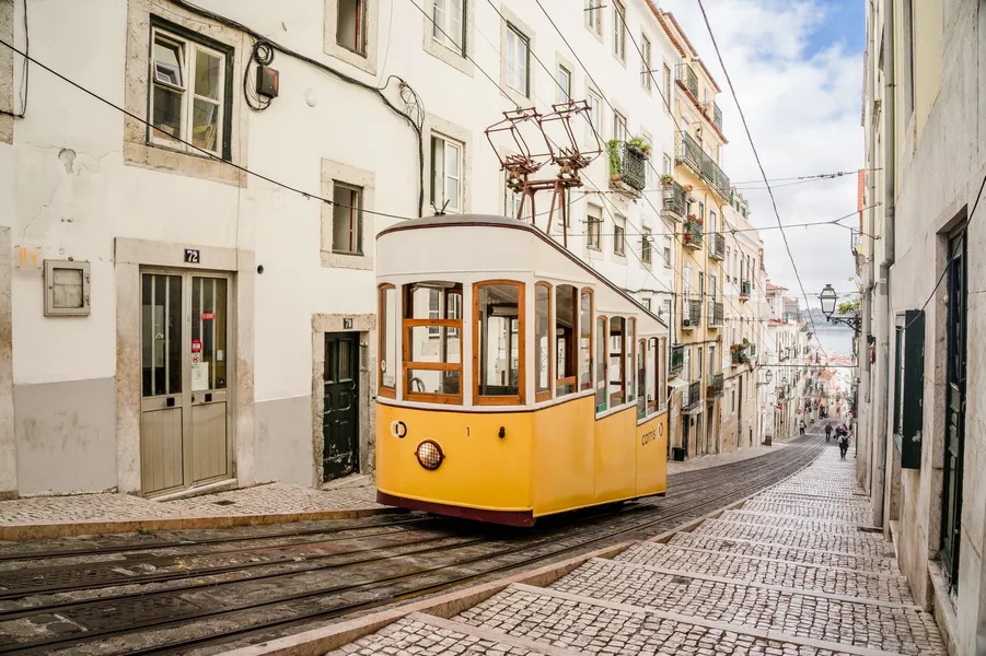 Tram Through Lisbon — 300-piece jigsaw puzzle
