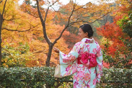 Autumn Kimono Stroll — 300-piece jigsaw puzzle