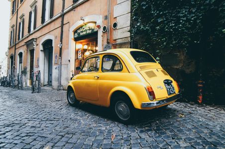Vintage Car on Cobblestones — 150-piece jigsaw puzzle