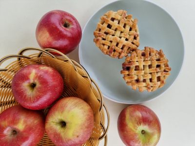 Apples and Mini Pies — 200-piece jigsaw puzzle