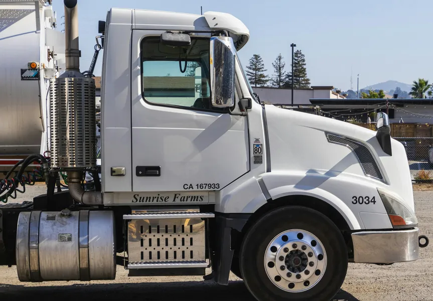 Camion Sunrise Farms — puzzle cu 500 piese