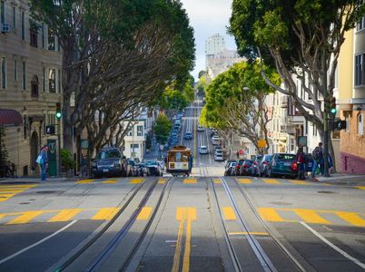 Steep Street Trolley — 300-piece jigsaw puzzle