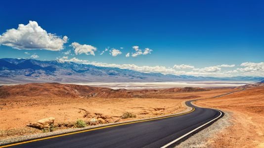 Desert Highway Vista — 200-piece jigsaw puzzle