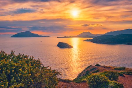 Golden Coastal Sunset — 200-piece jigsaw puzzle