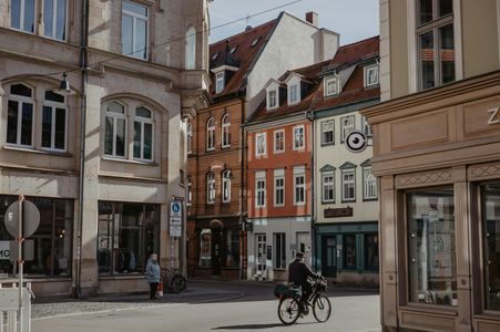 Charming Street Corner — 300-piece jigsaw puzzle