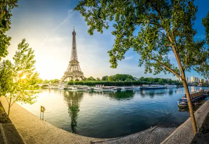 Eiffel Tower Beside The Seine — 150-piece jigsaw puzzle