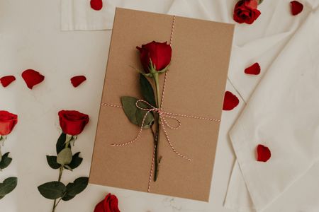 Rose-Topped Gift — 64-piece jigsaw puzzle