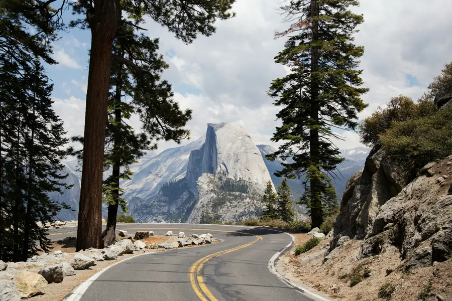 Serene Mountain Road — 400-piece jigsaw puzzle
